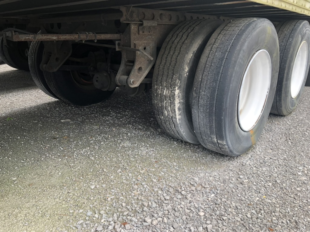 Trailer tandem axles and tires